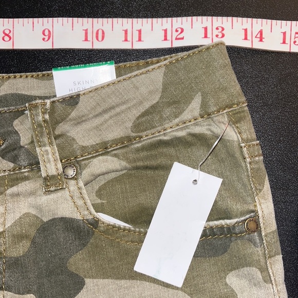 DIP skinny fit high rise camo denim. Size 7 - Picture 5 of 12